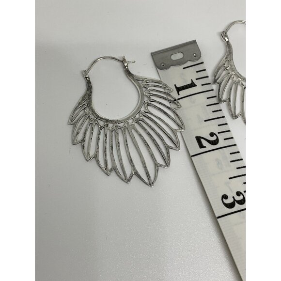 Silver Plated Traced Feather Hope Earrings Delicate Vintage Jewelry - Picture 6 of 7